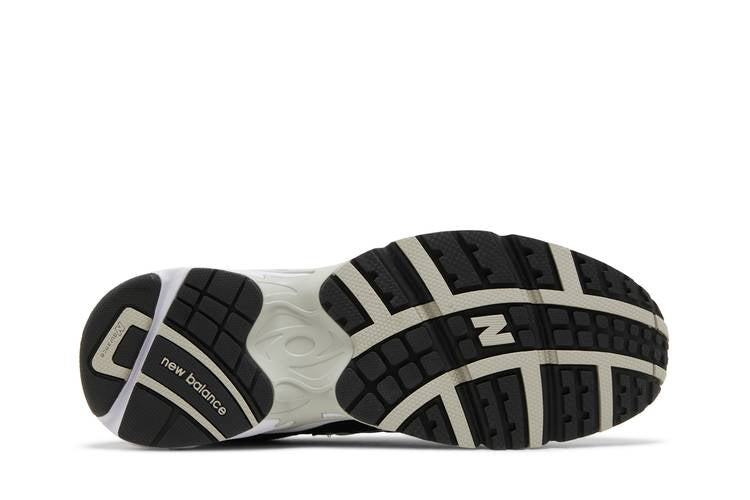 725 'Black Metallic Silver'