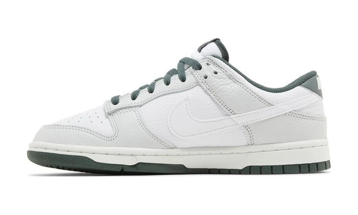Dunk Low SE 'Photon Dust Vintage Green'