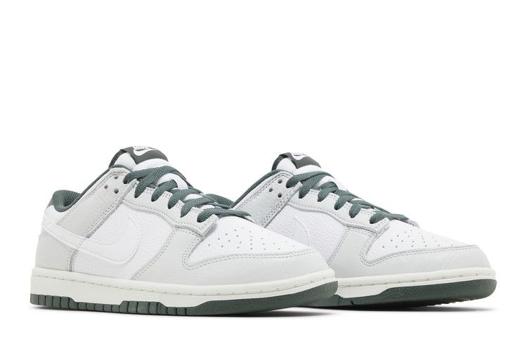 Dunk Low SE 'Photon Dust Vintage Green'