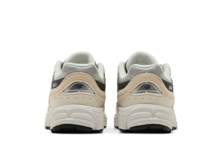 2002R Toddler 'Sandstone Magnet'