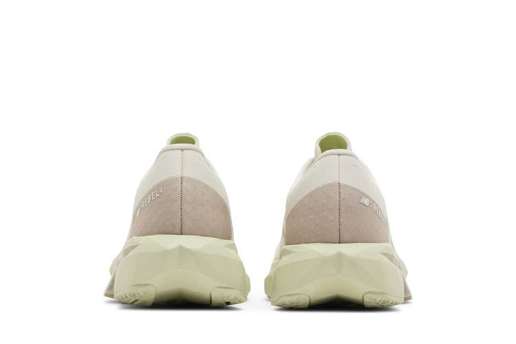 FuelCell Rebel v4 'Linen Lichen Green'