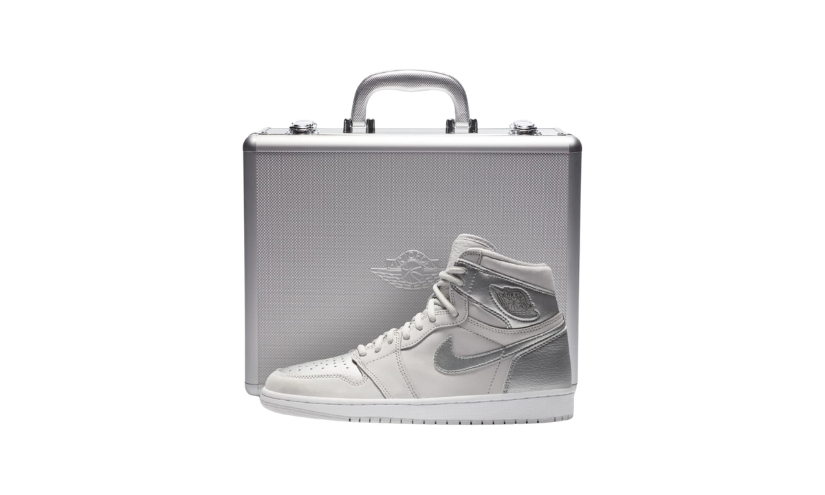 Air Jordan 1 Retro High OG CO.JP 'Tokyo' Suitcase Special Box