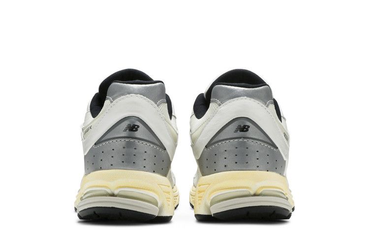 thisisneverthat x 2002R 'White'