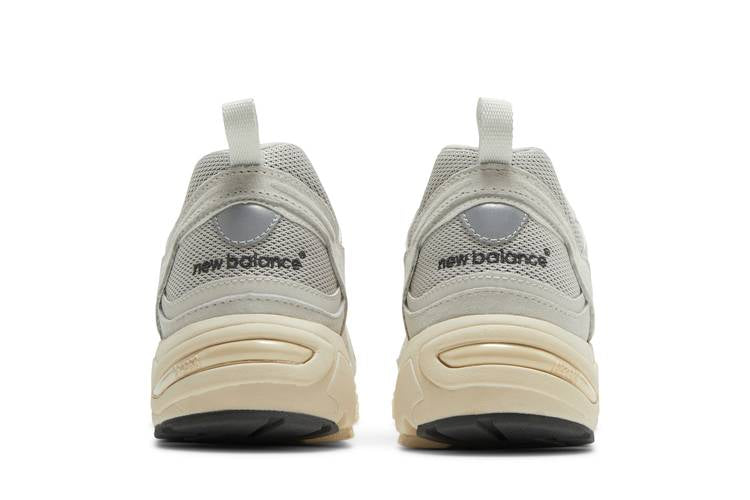 878 'Light Grey'