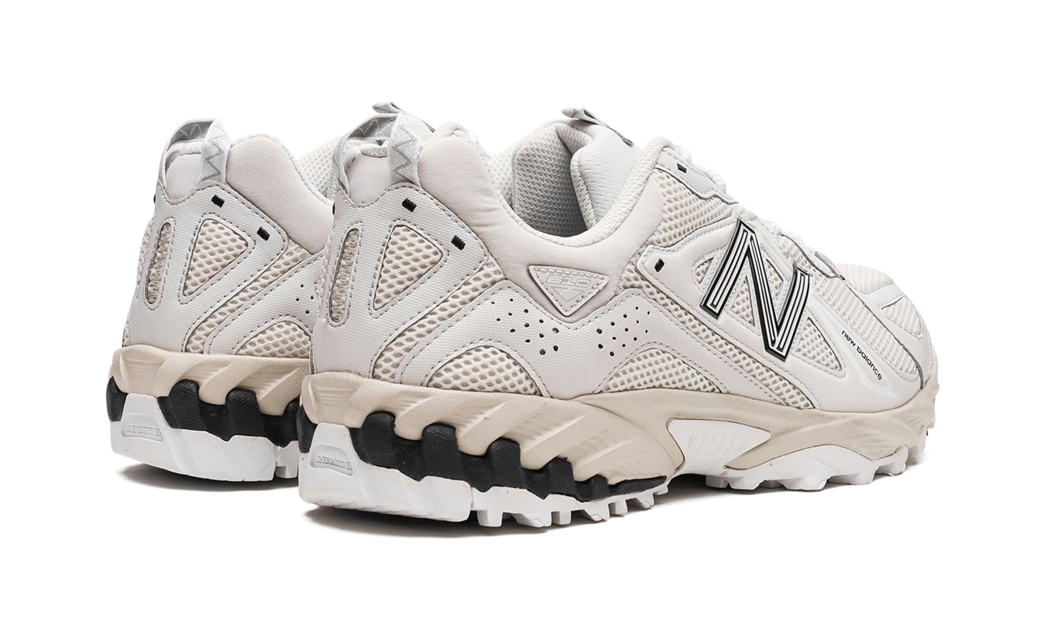 610 'Nimbus Cloud Black'