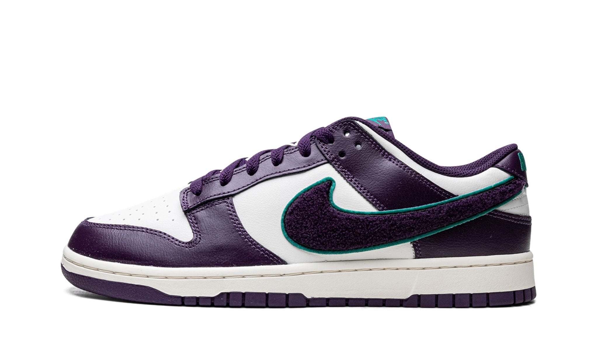 Dunk Low Chenille Swoosh