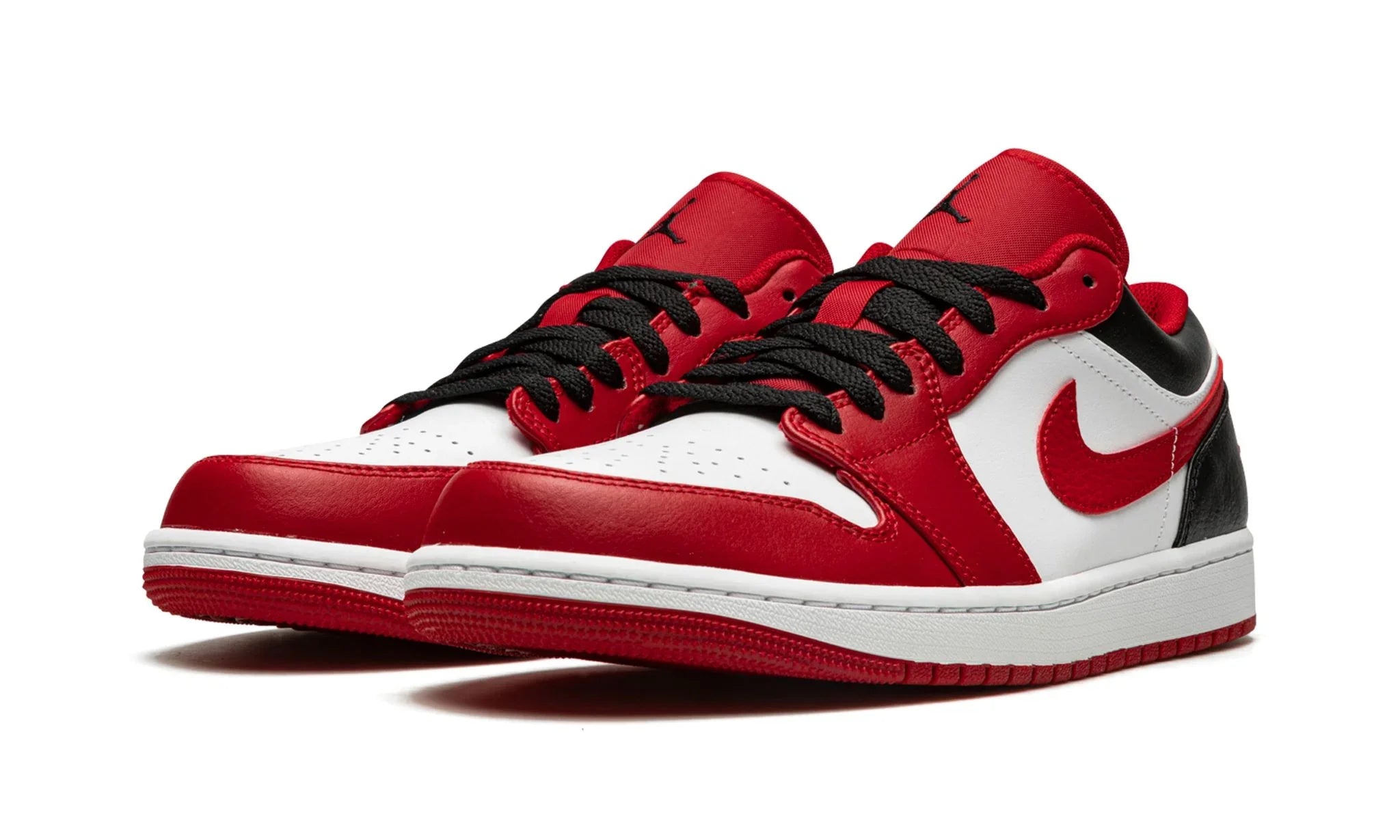 Air Jordan 1 Low Reverse Black Toe Bulls