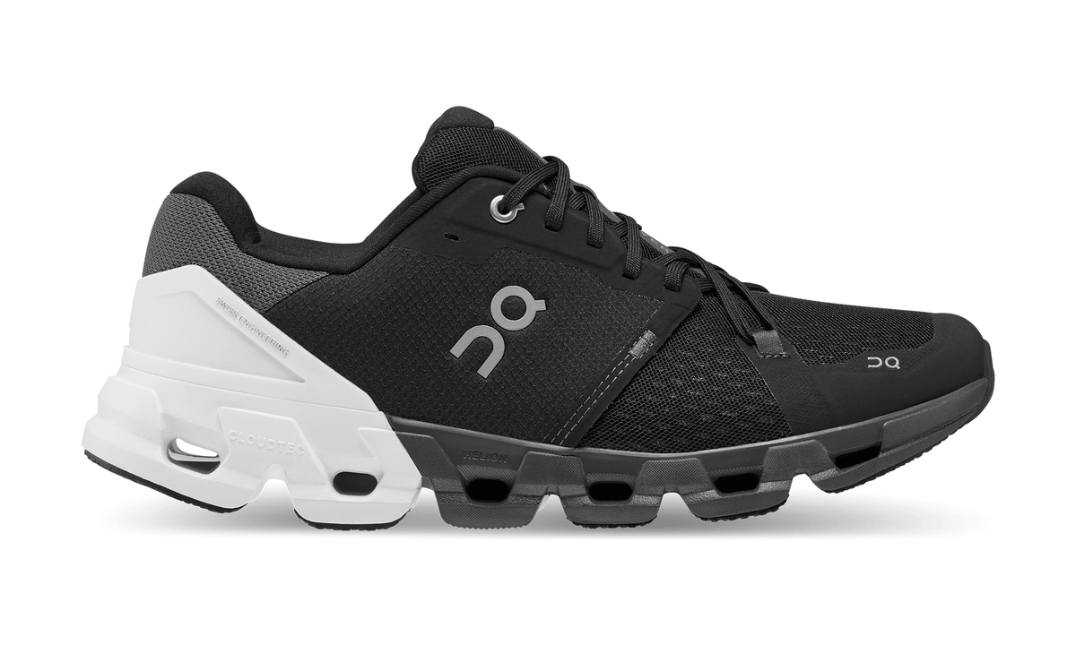 On Running Cloudflyer 4 Black White - Guerdon Kicks -