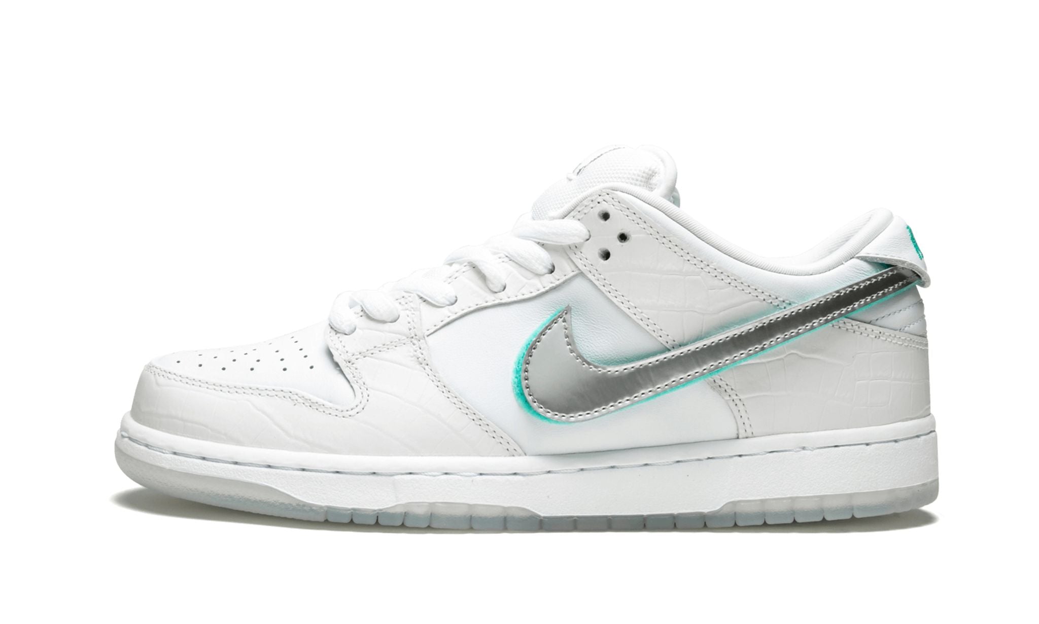 SB Dunk Low Diamond Supply White
