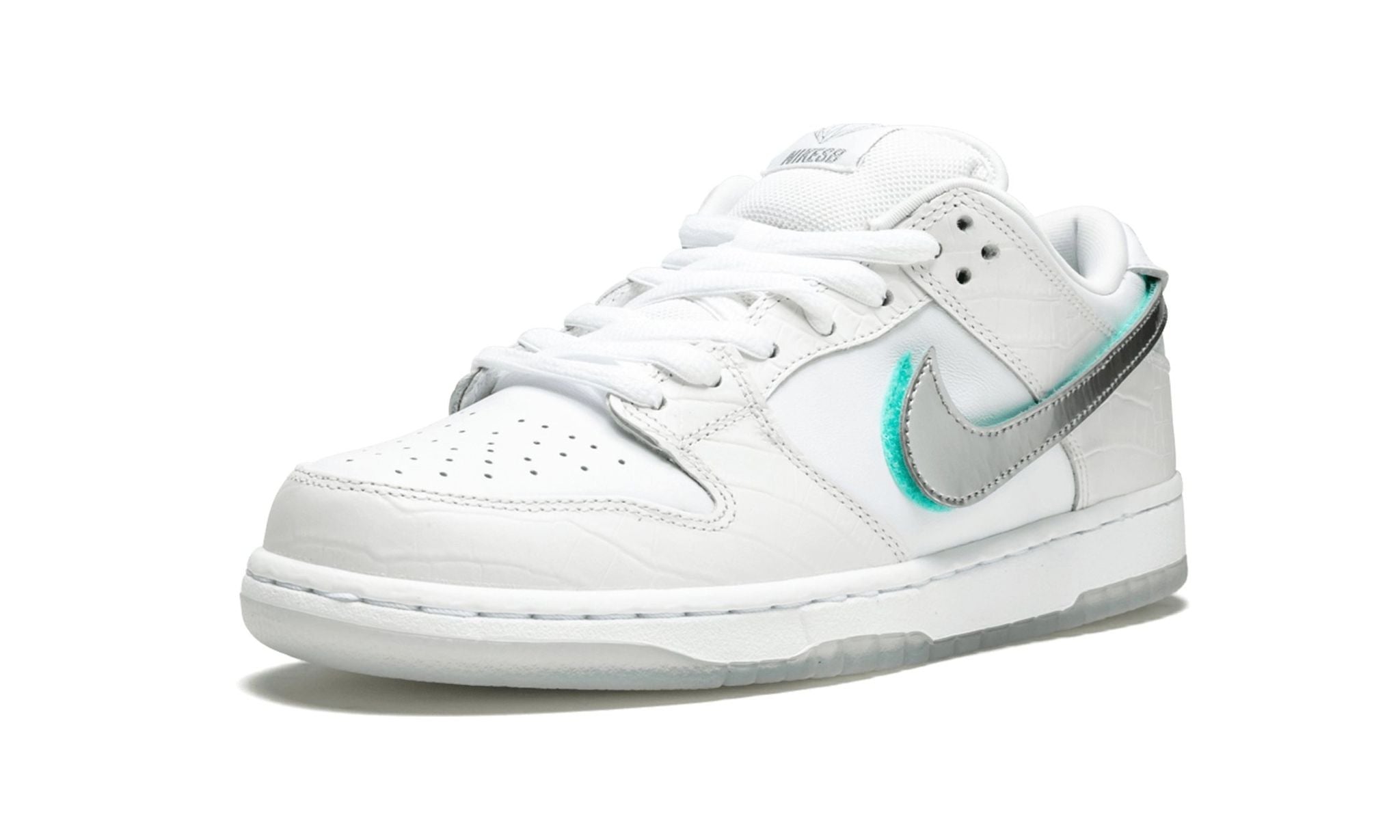 SB Dunk Low Diamond Supply White