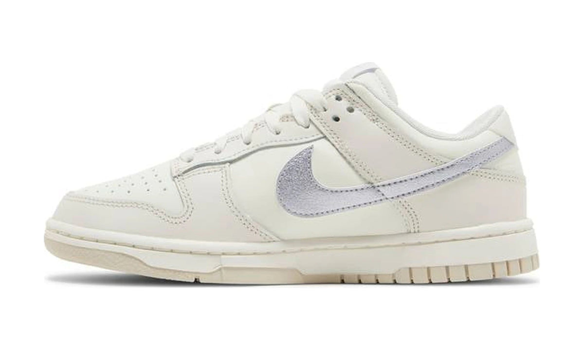 Wmns Dunk Low 'Sail Oxygen Purple'