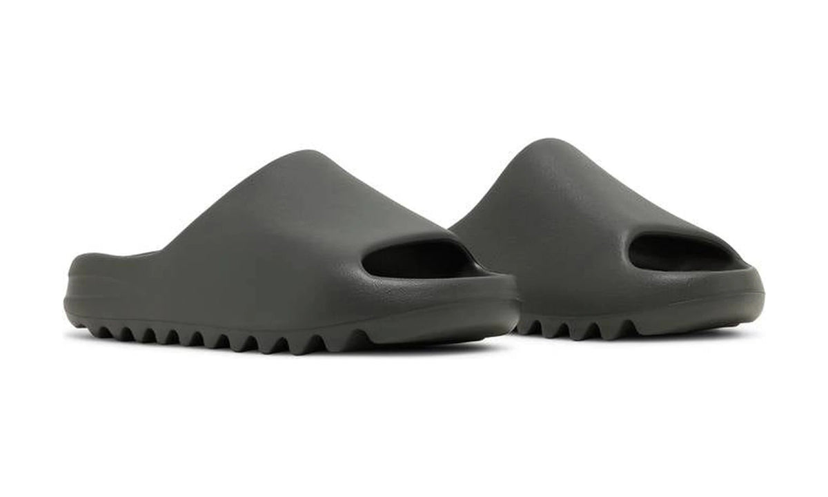 Yeezy Slides 'Dark Onyx'