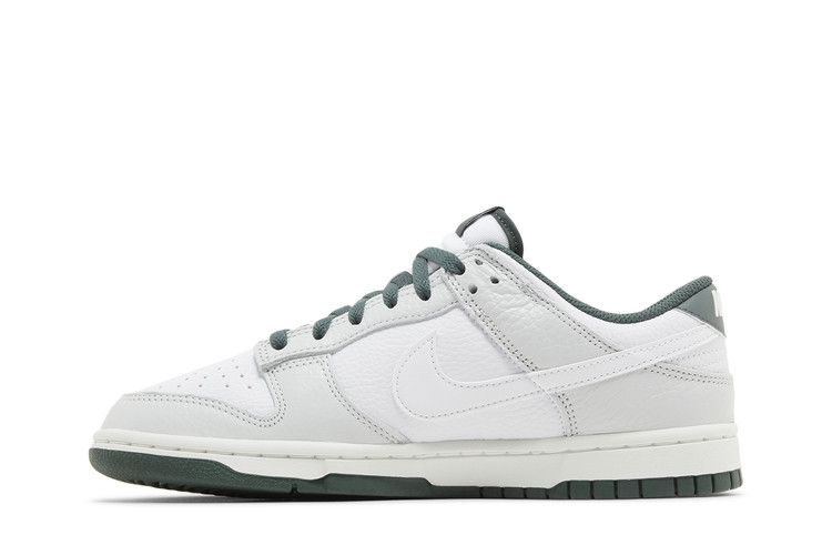 Dunk Low SE 'Photon Dust Vintage Green'