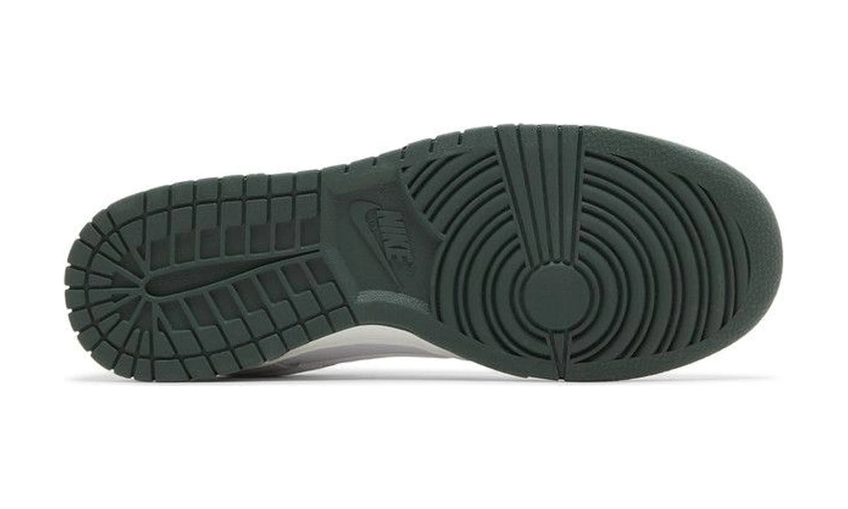 Dunk Low SE 'Photon Dust Vintage Green'