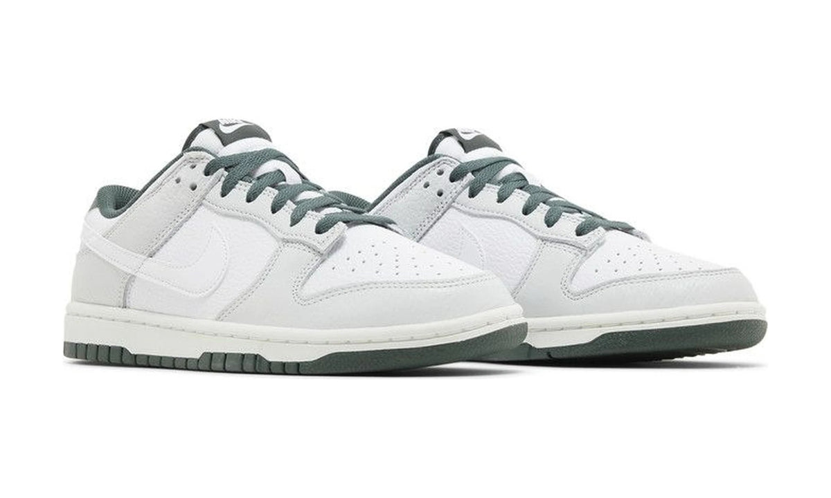 Dunk Low SE 'Photon Dust Vintage Green'