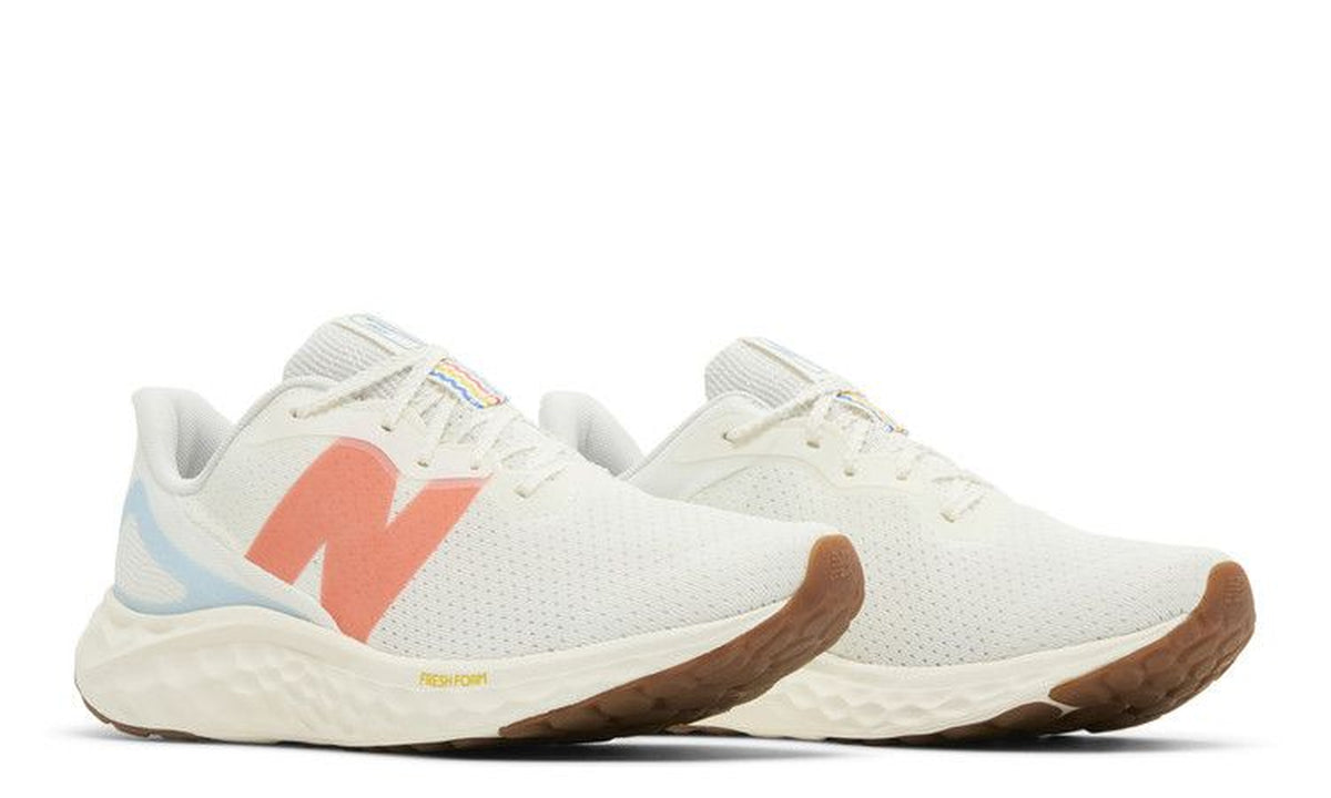 Wmns Fresh Foam Arishi v4 'Sea Salt Gulf Red'