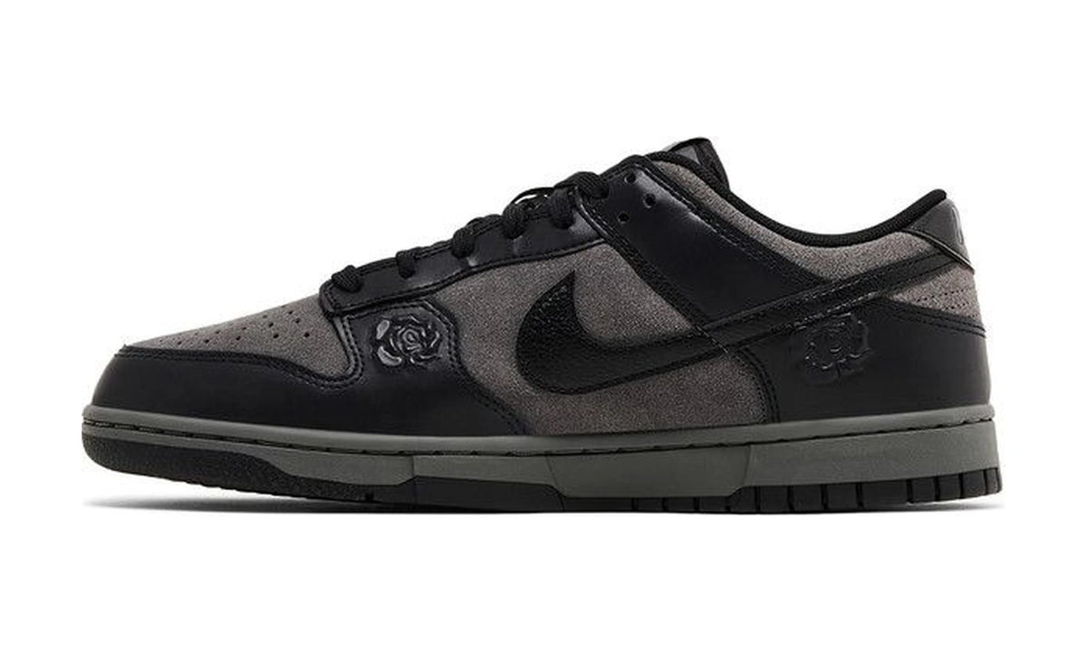 Wmns Dunk Low 'Black Roses'