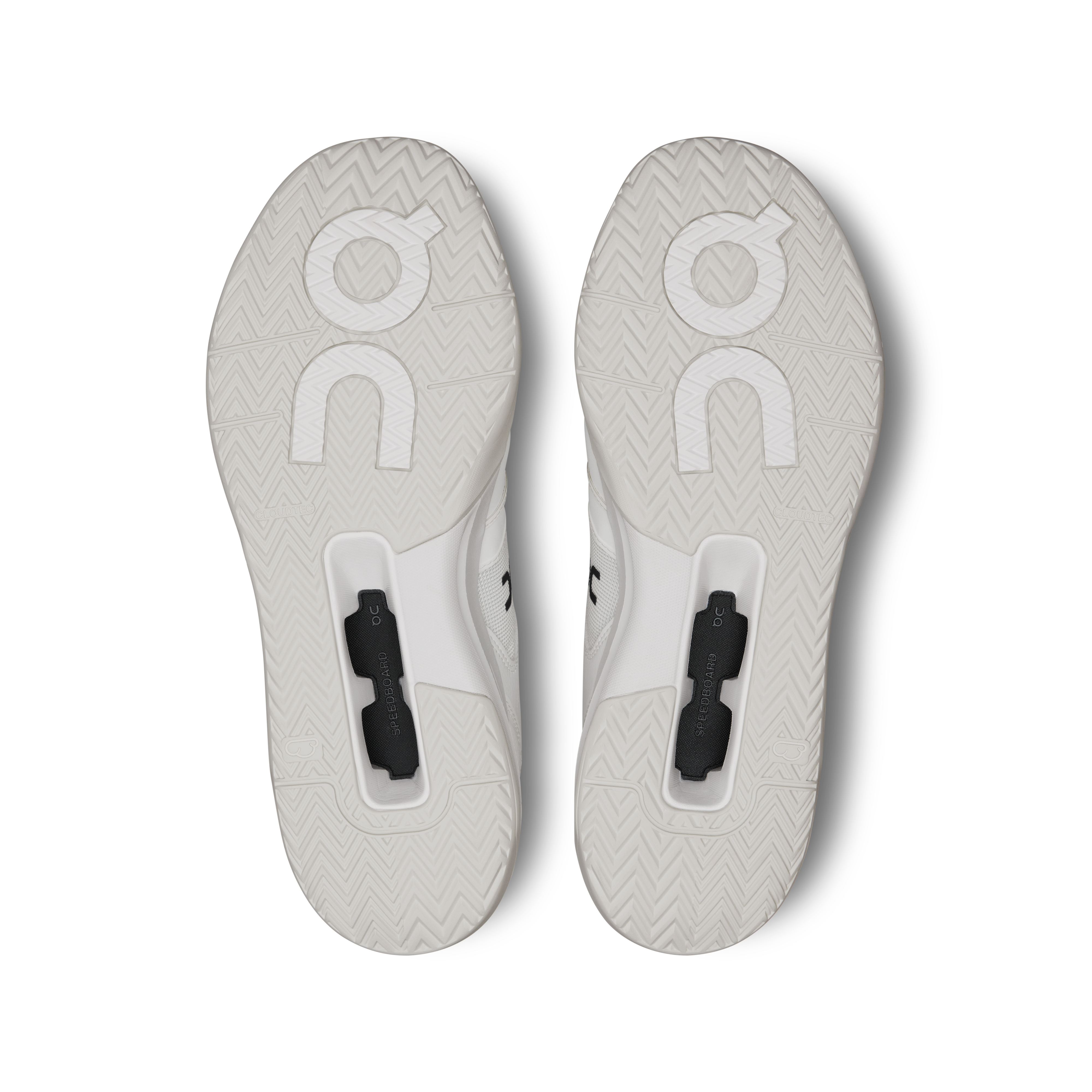 On The Roger Clubhouse Pro Undyed Ice