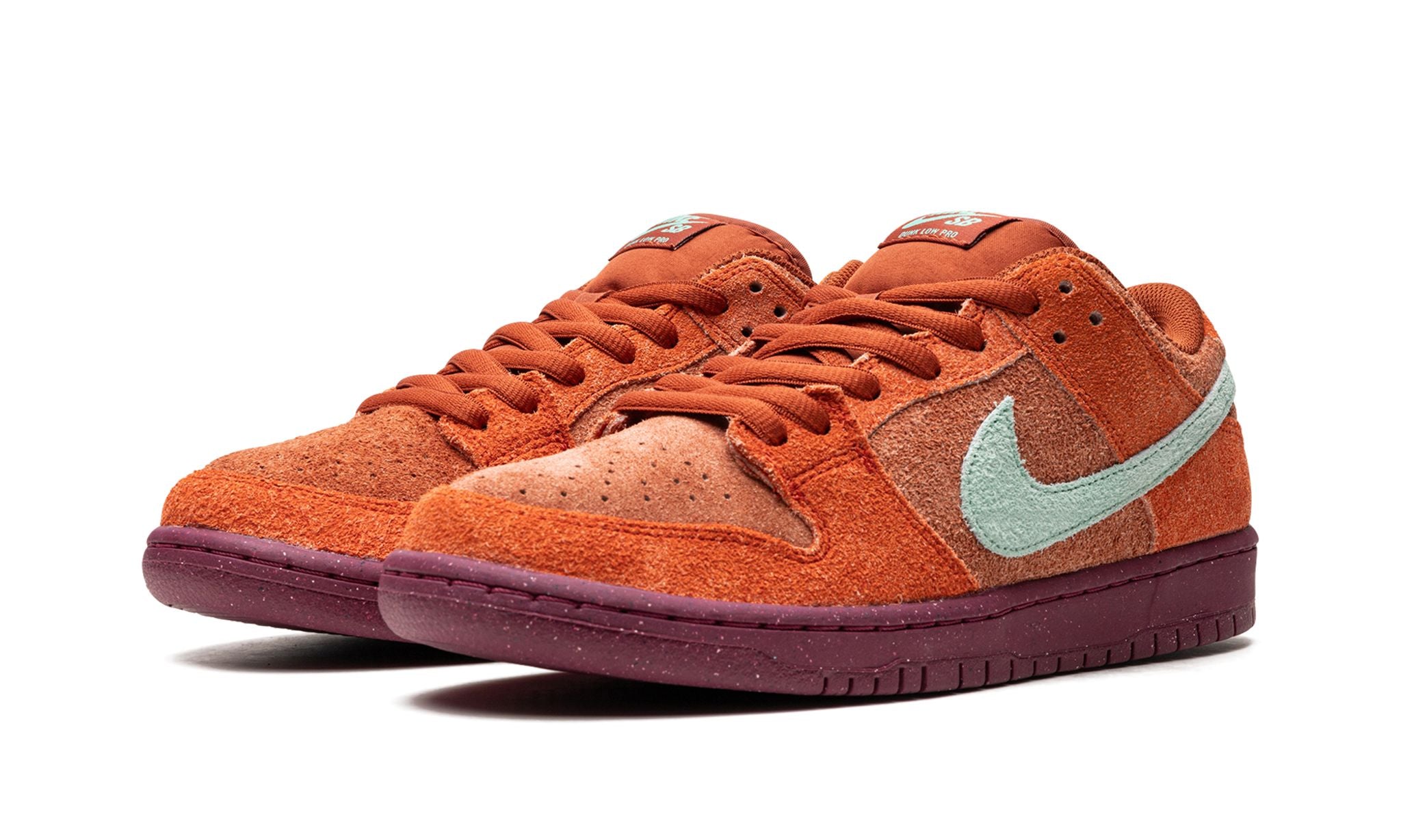 SB Dunk Low Pro Mystic Red