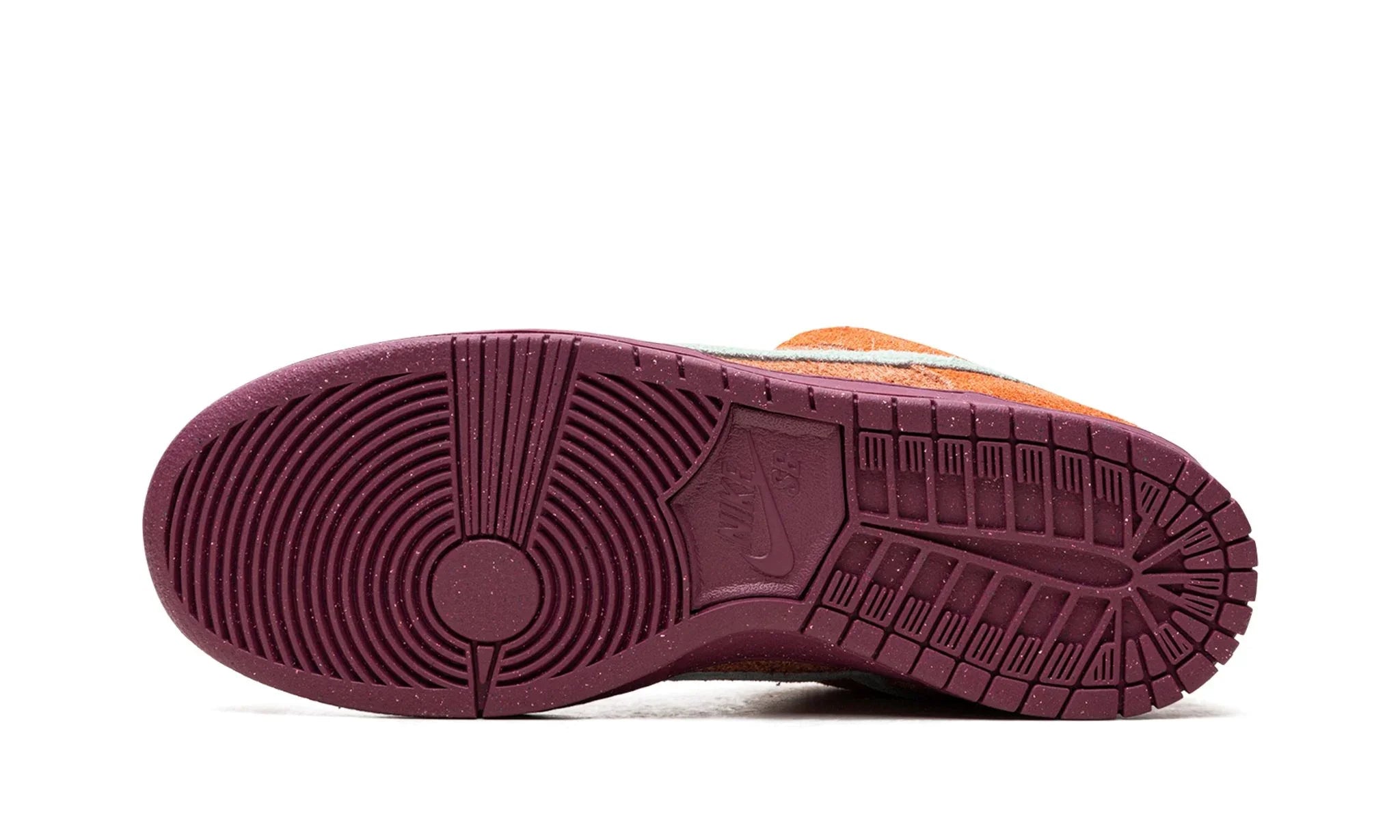 SB Dunk Low Pro Mystic Red