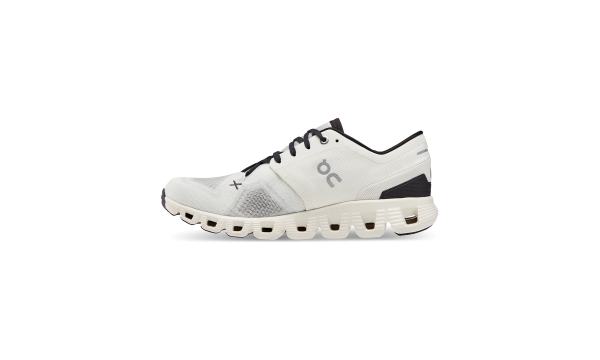 On Running Cloud X 3 White Black (Women's)