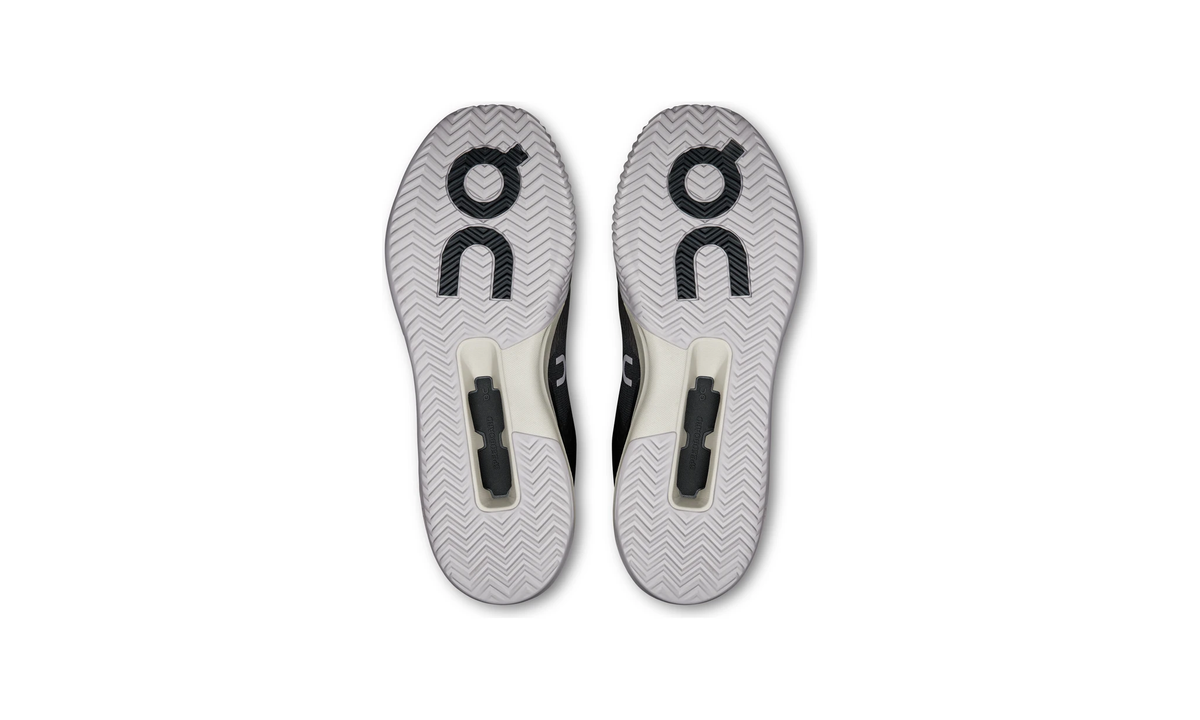 On The Roger Advantage Pro Clay Black White