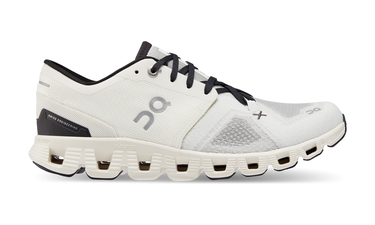 On Running Cloud X 3 White Black (Women's)