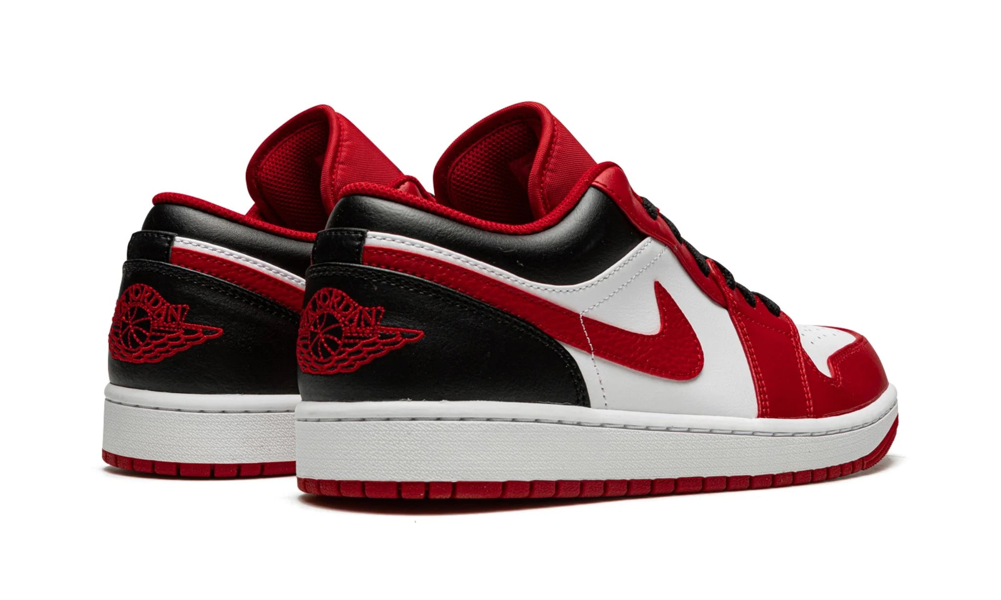 Air Jordan 1 Low Reverse Black Toe Bulls