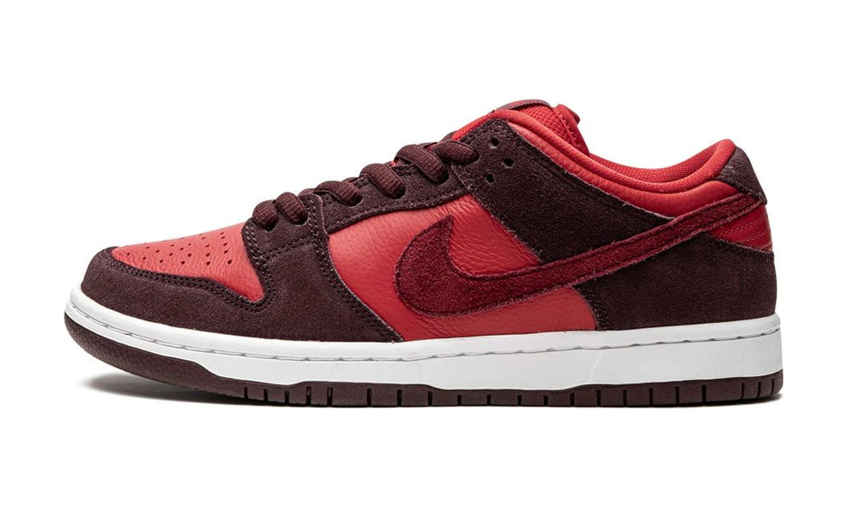 SB Dunk Low Cherry