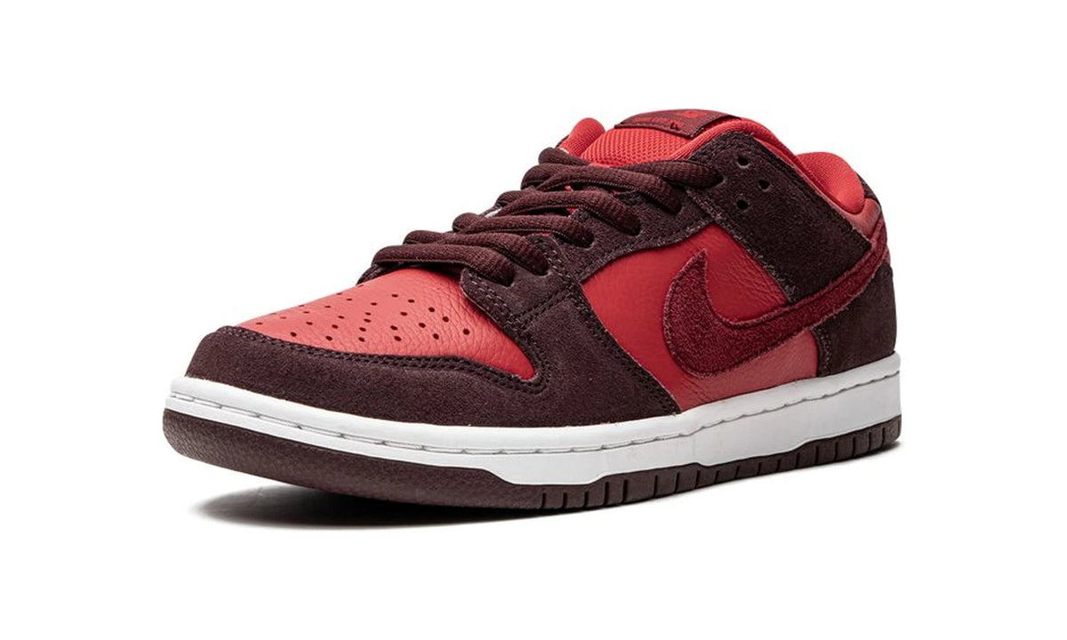 SB Dunk Low Cherry