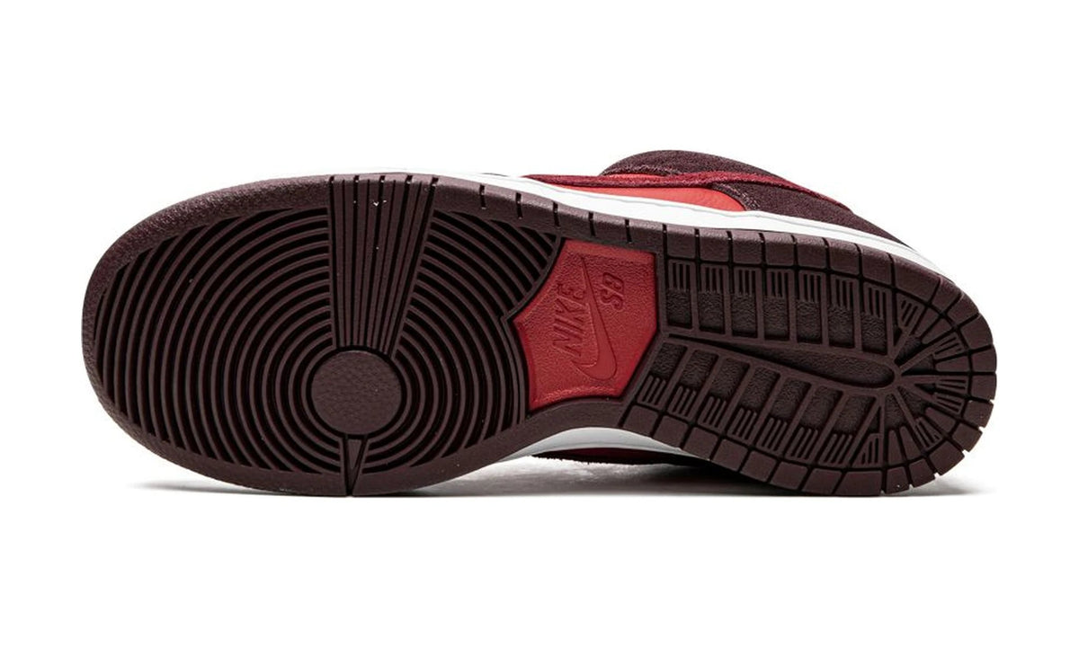 SB Dunk Low Cherry