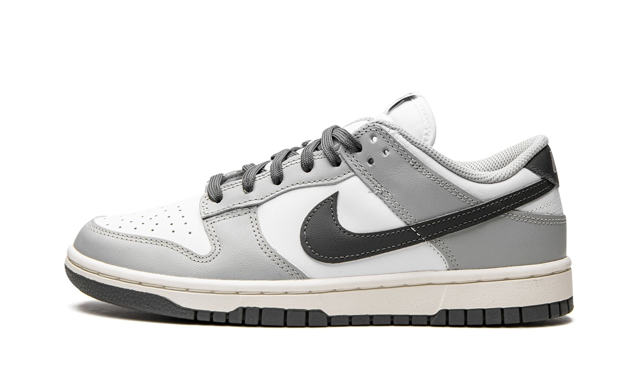 Wmns Dunk Low Light Smoke Grey