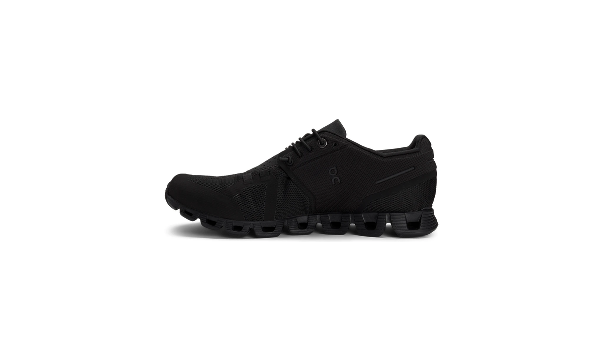 ON Cloud 5 'All Black' - Guerdon Kicks -