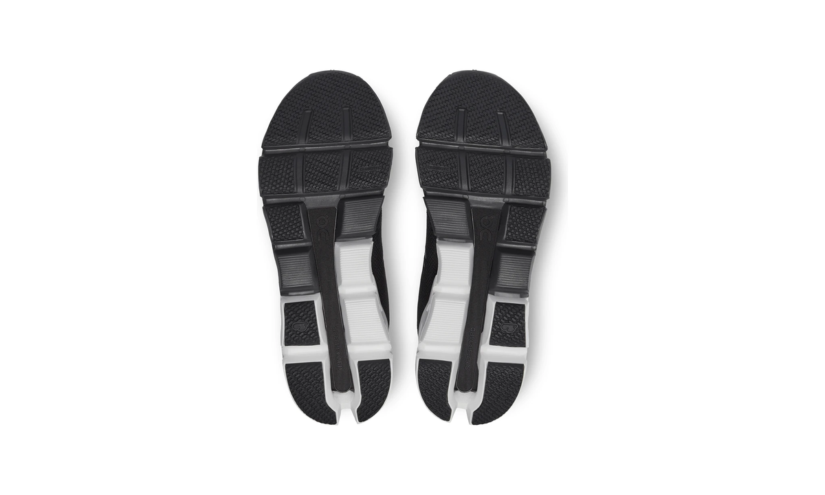 On Running Cloudflyer 4 Black White - Guerdon Kicks -