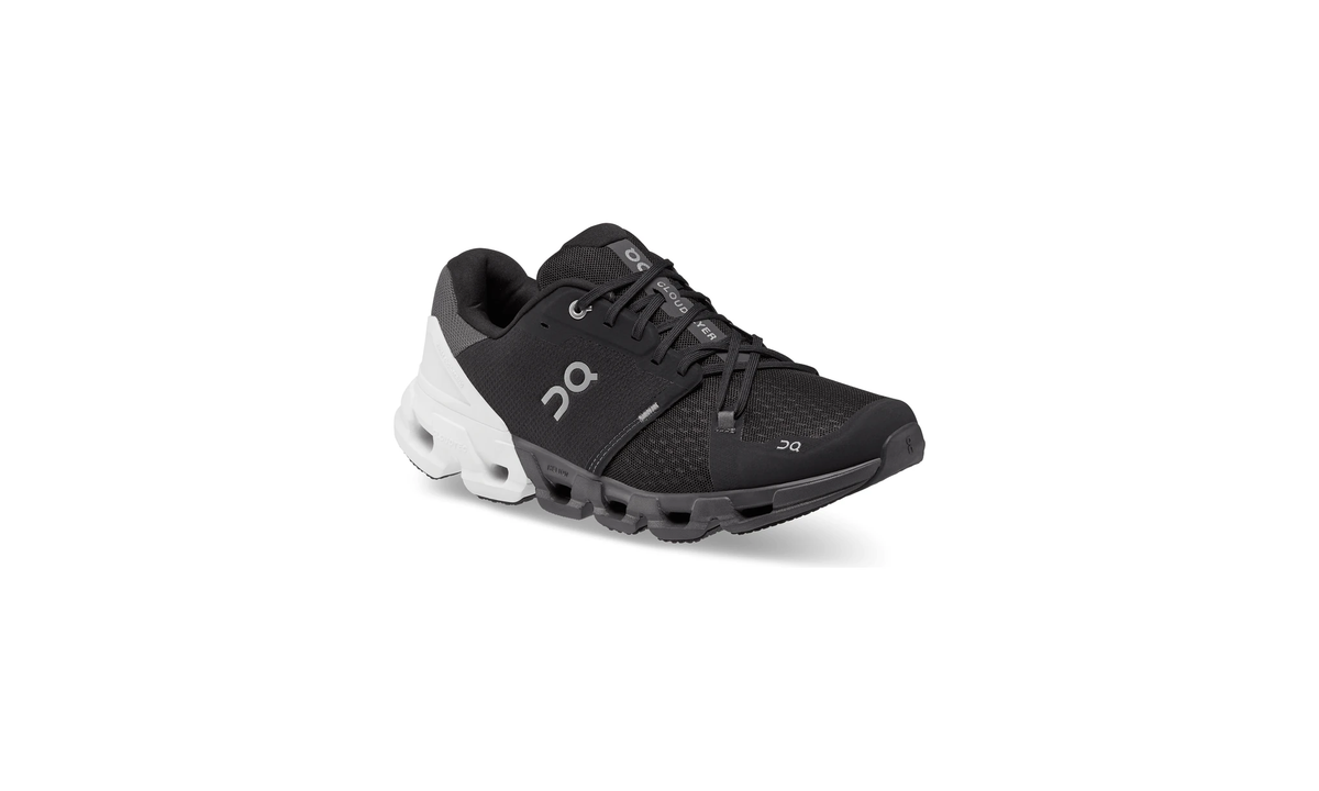 On Running Cloudflyer 4 Black White - Guerdon Kicks -