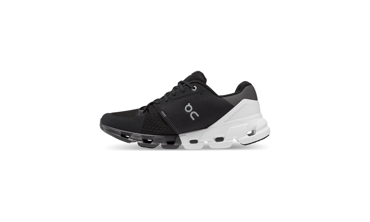 On Running Cloudflyer 4 Black White - Guerdon Kicks -