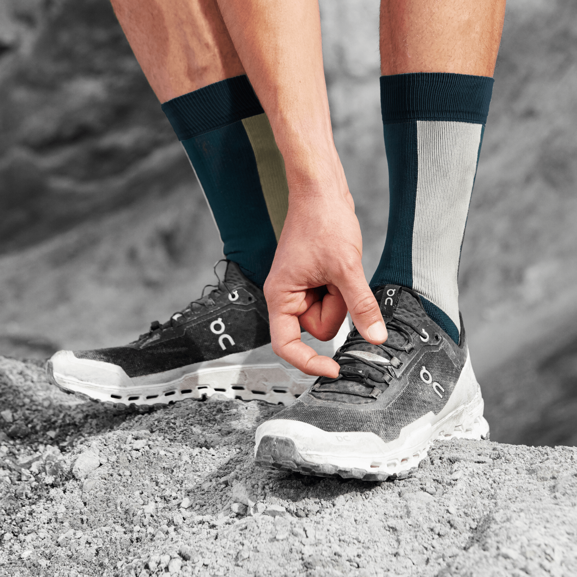 On Running Cloudultra Black White - Guerdon Kicks -