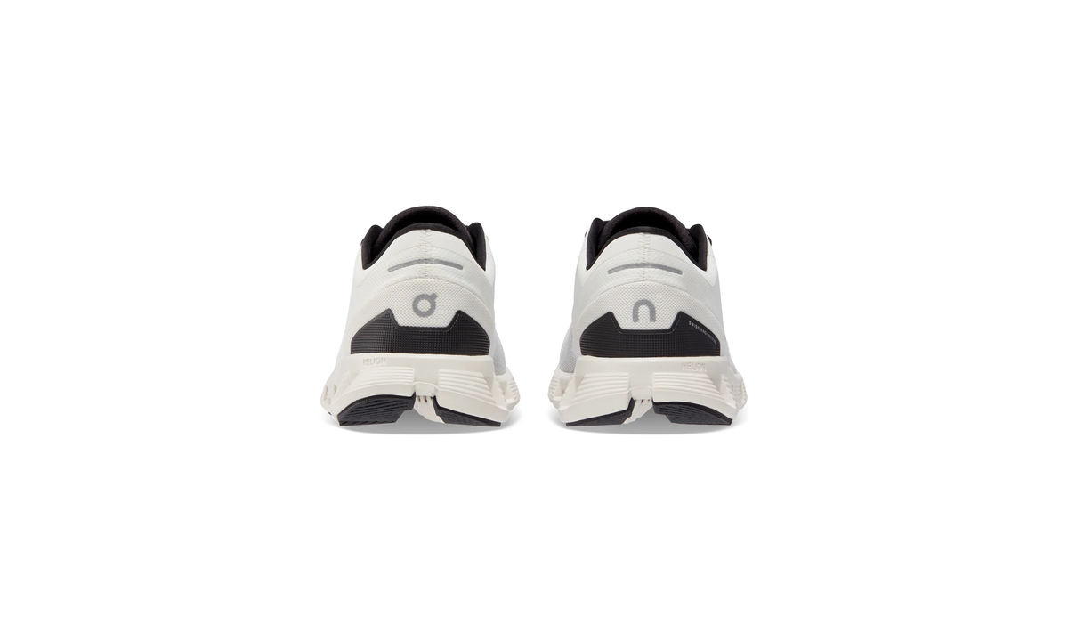 On Running Cloud X 3 White Black (Women's)